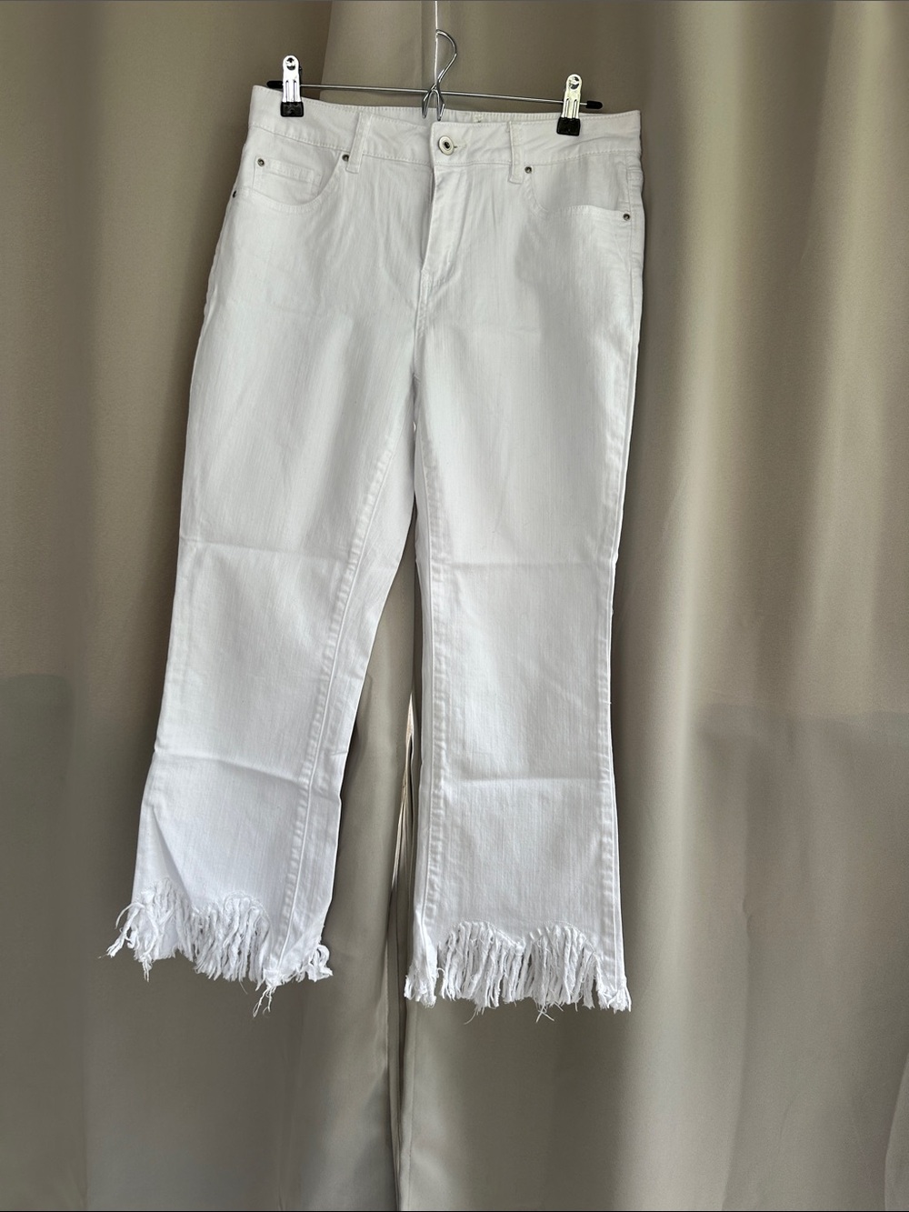 CHARLIE B White Frayed Ankle Jeans sz 10